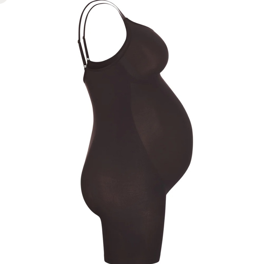 SKIMS MATERNITY Shapewear/Shapewear Bodysuits
SCULPTING BODYSUIT MID THIGH S/M